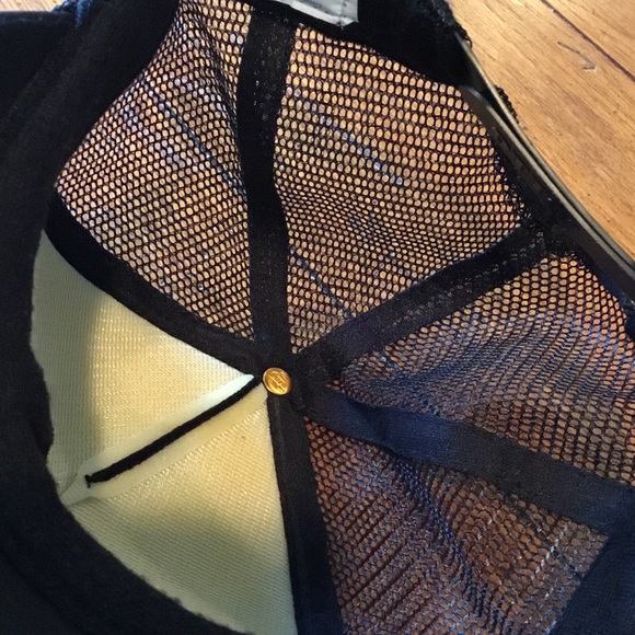 NEW Otto Collection Unisex Black Mesh White Headphones Trucker Hat Youth - Picture 6 of 7